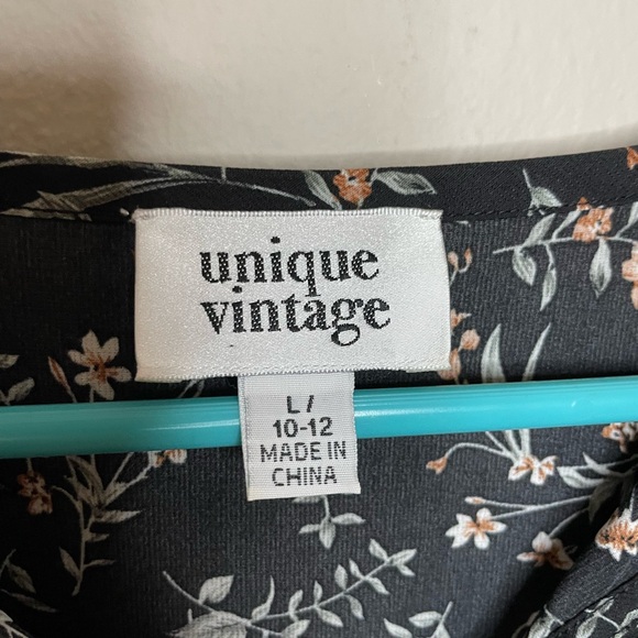 Unique Vintage dark floral batwing blouse with tie neck size large - Picture 3 of 7